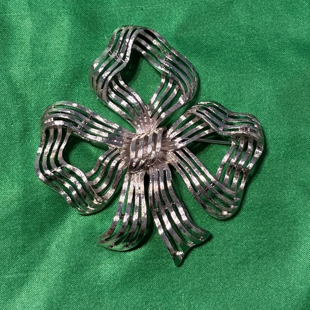 Sale!!! Vintage Silver Ribbon Brooch - Picture 1 of 3